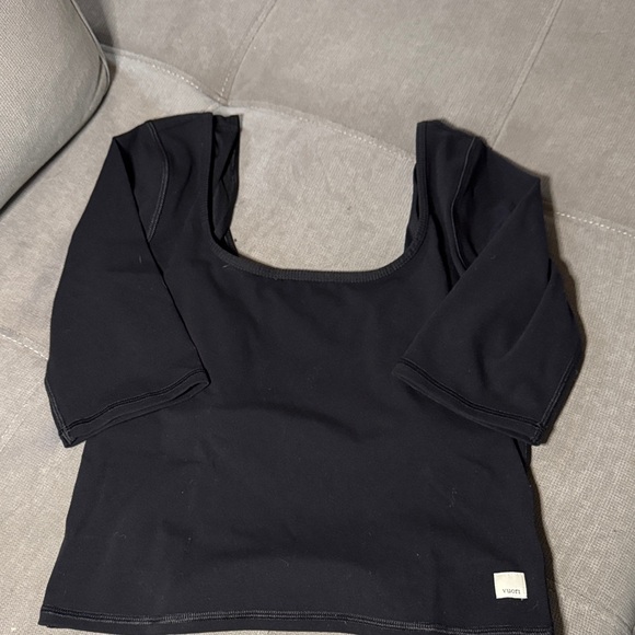 Vuori Tops - Vuori Black Scoop Neck Short Sleeve Top
